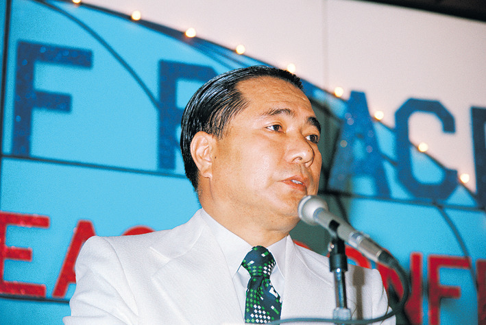 Ikeda sensei profere seu discurso de posse como presidente da SGI