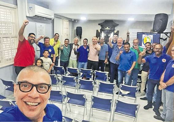 E nas demais imagens, em momentos de atividades na organização