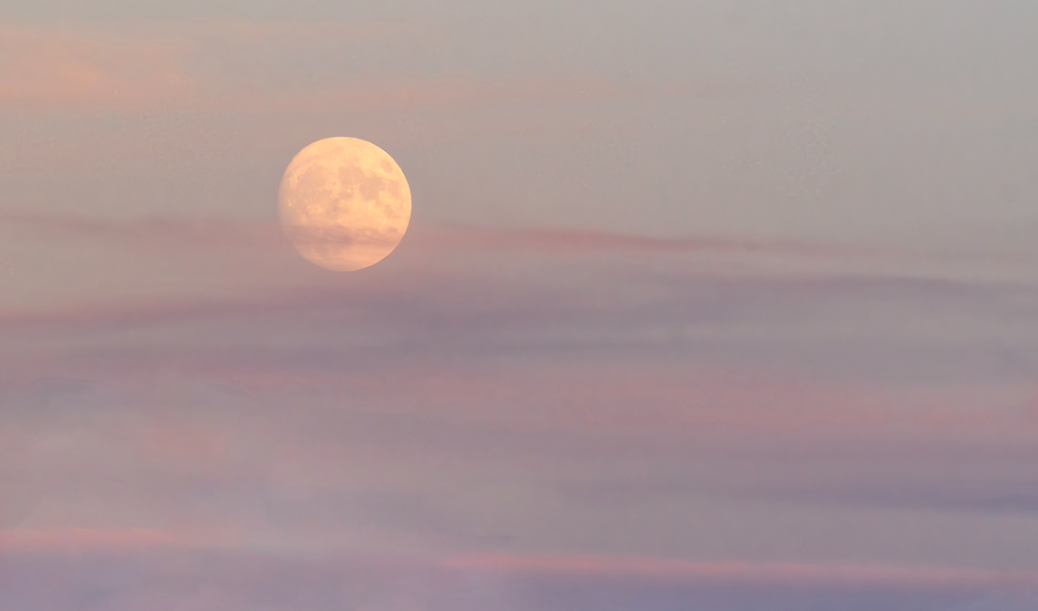 Lua Cheia Rosa poderá ser vista hoje em todo o Brasil