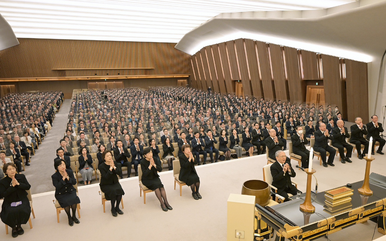 Cerimônia do 1º ano de falecimento do Dr. Daisaku Ikeda 