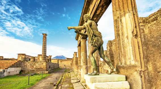 Ruínas de Pompeia e estátua de bronze de Apolo, Itália