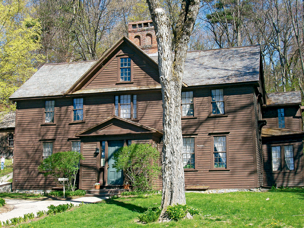 Orchard House, em Concord, Massachusetts. Antiga casa da família da escritora Louisa May Alcott. Seu romance Little Women [Mulherzinhas] foi escrito aqui em 1868