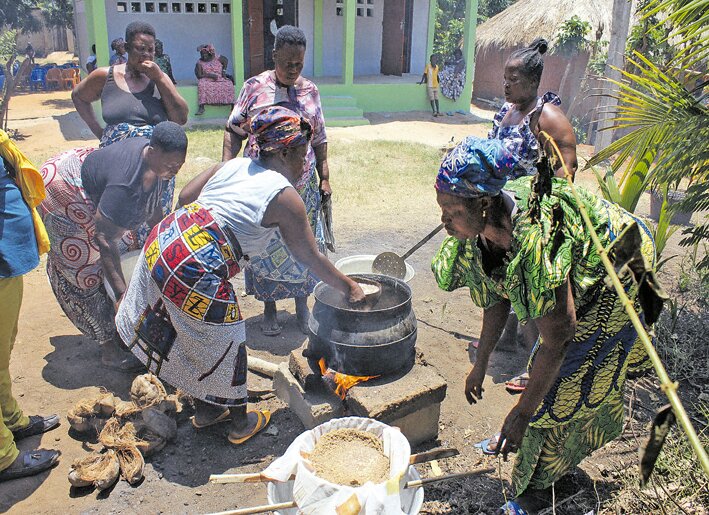 Produção de óleo de coco (Vila de Agouégan) 