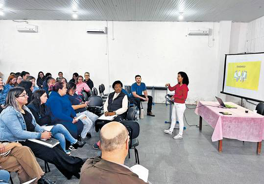Em atuação numa capacitação profissional da área