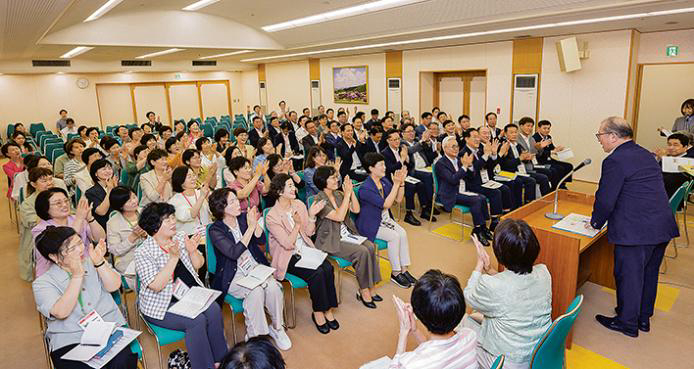 Membros da SGI-Coreia do Sul participam de curso no Japão